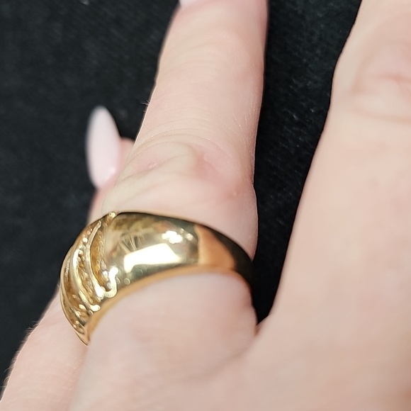 10KT YELLOW GOLD AND DIAMOND DOME WEDDING OR ANNIVERSARY RING - Picture 6 of 14